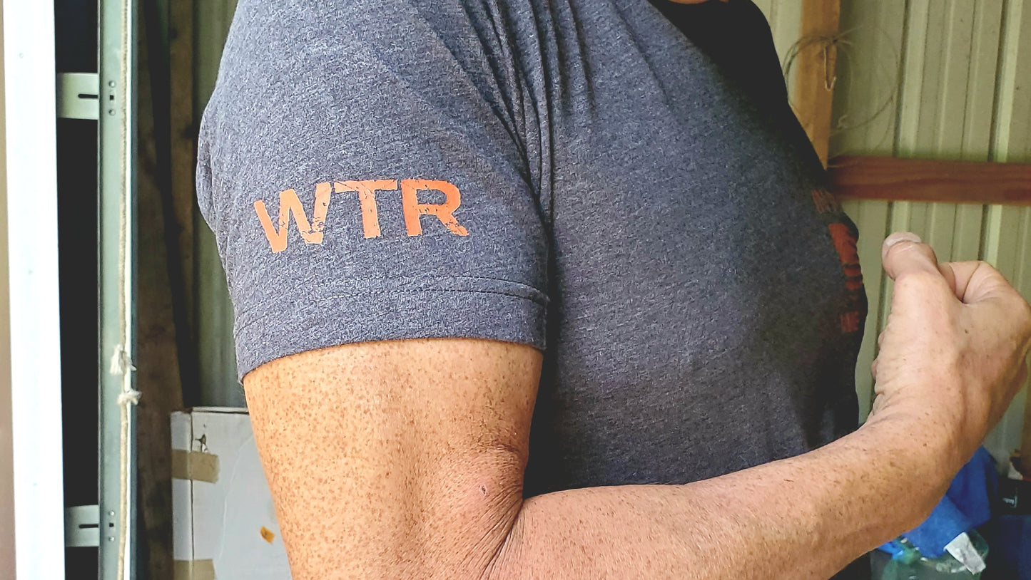 New! In Rust We Trust left chest logo t-shirt in grey